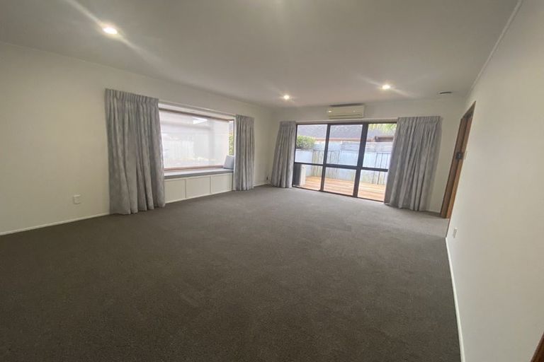 Photo of property in 2/32 Riverside Road, Orewa, 0931