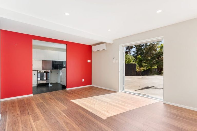 Photo of property in 18 Grassmere Road, Henderson Valley, Auckland, 0612