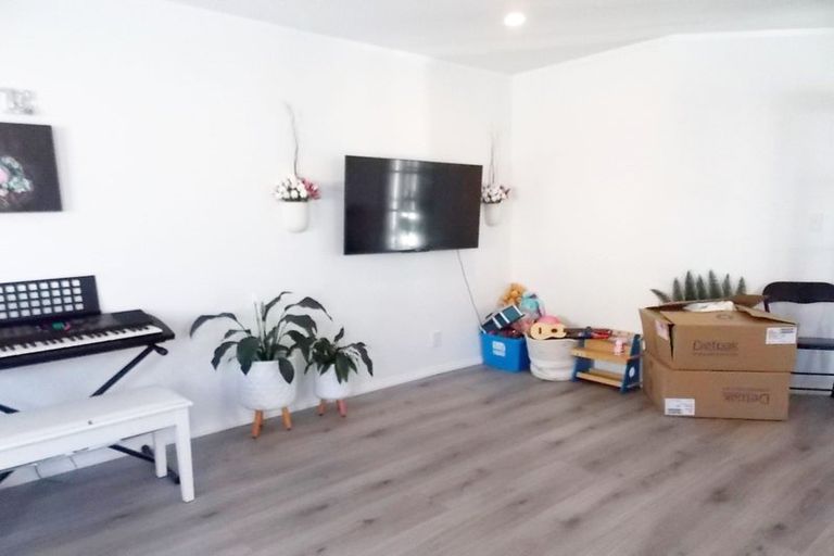 Photo of property in 107 Ashton Fitchett Drive, Brooklyn, Wellington, 6021