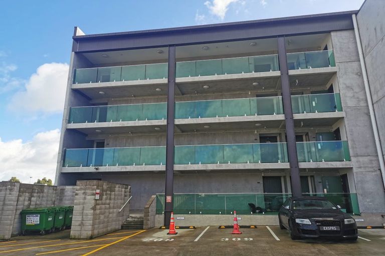 Photo of property in 206/9 East Street, Papakura, 2110