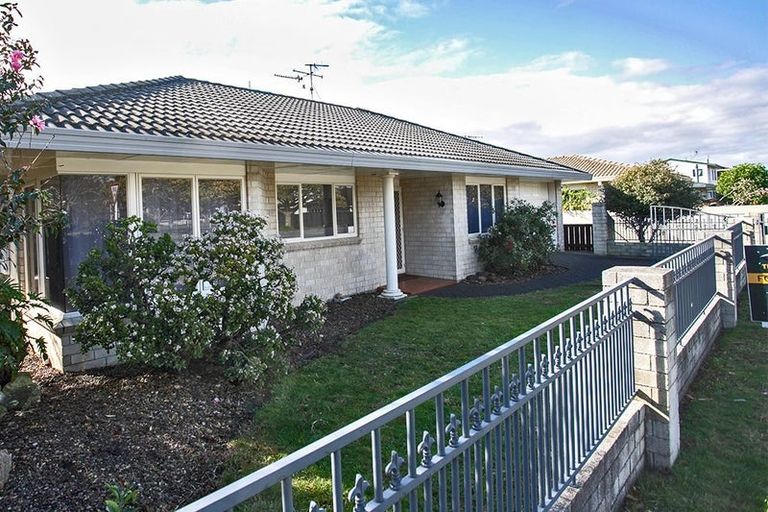 Photo of property in 63 Ngatai Road, Otumoetai, Tauranga, 3110