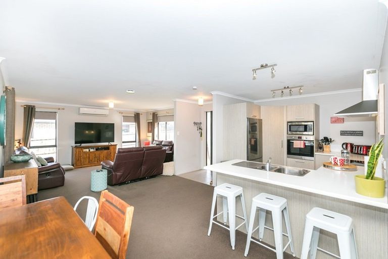 Photo of property in 16 Evergreen Rise, Grandview Heights, Hamilton, 3200