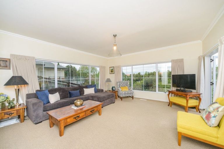 Photo of property in 22 Greenwood Place, Fitzherbert, Palmerston North, 4410