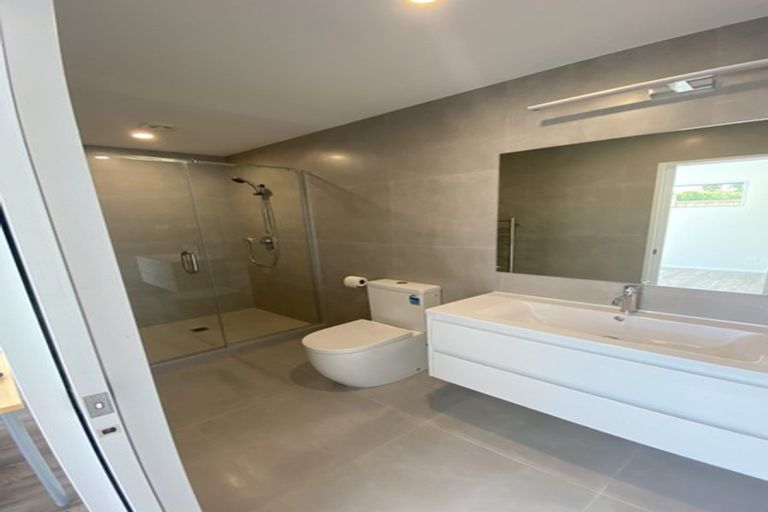 Photo of property in 32a Tupaki Place, Pakuranga Heights, Auckland, 2010