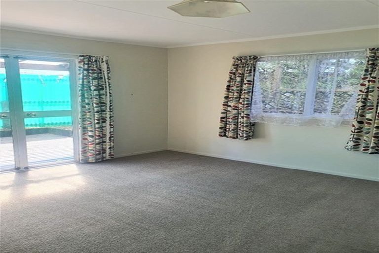 Photo of property in 2 Bellringer Road, Massey, Auckland, 0614