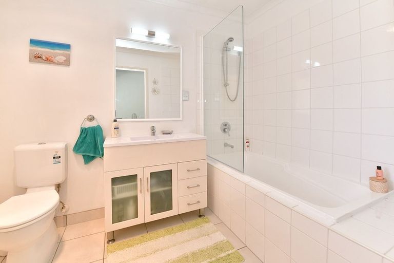 Photo of property in 33 Millennial Way, Orewa, 0931