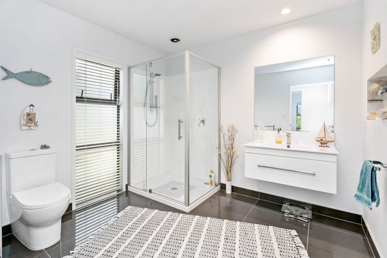 Photo of property in 22 Stace Hopper Drive, One Tree Point, 0118