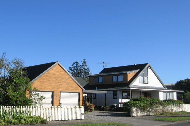 Photo of property in 2 Frances Street, Waikanae Beach, Waikanae, 5036