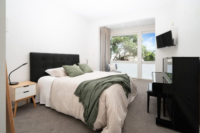 Photo of property in 60 Hawker Street, Mount Victoria, Wellington, 6011