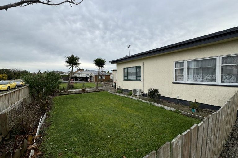 Photo of property in 2 Hobson Place, Takaro, Palmerston North, 4412