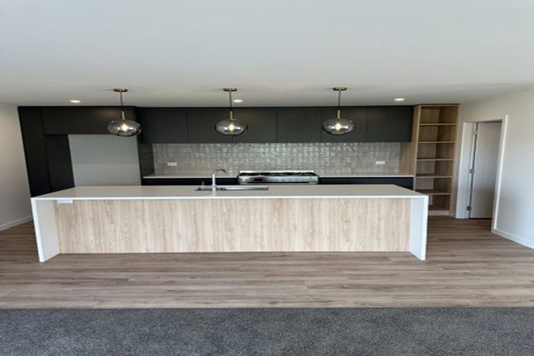 Photo of property in 32 Solitude Crescent, Kelvin Grove, 4414