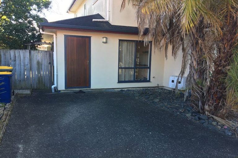 Photo of property in 14 Malin Place, Pinehill, Auckland, 0632