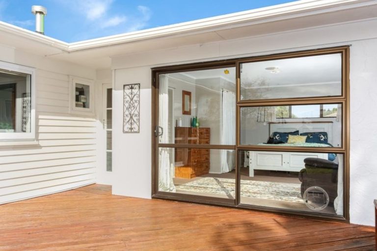 Photo of property in 22 Sandspit Road, Waiuku, 2123