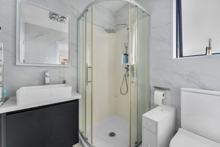 Photo of property in 7/8 Hepburn Road, Glendene, Auckland, 0602