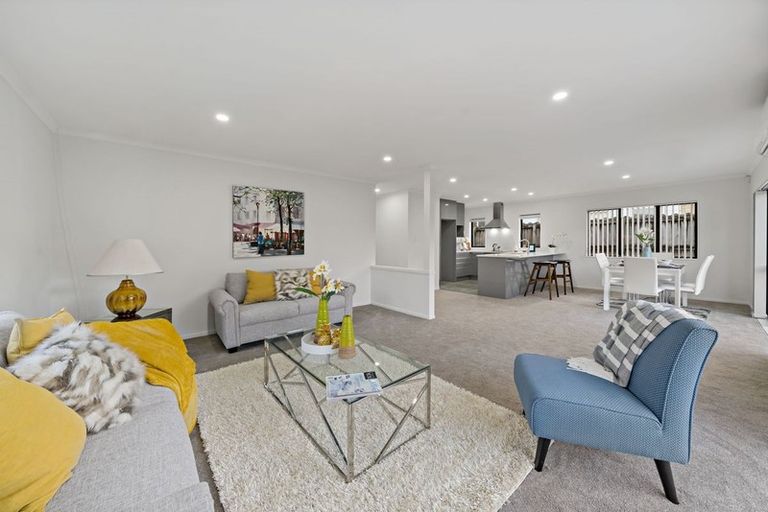 Photo of property in 10 Taatahi Street, Weymouth, Auckland, 2103