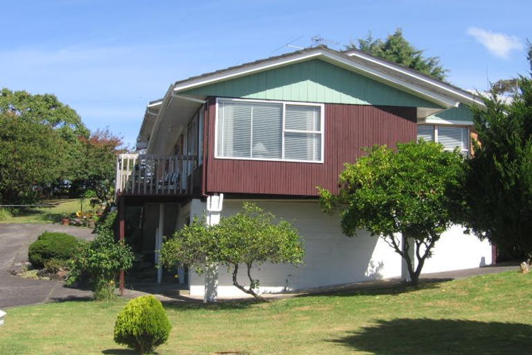 Photo of property in 2/7 Marlborough Avenue, Glenfield, Auckland, 0629