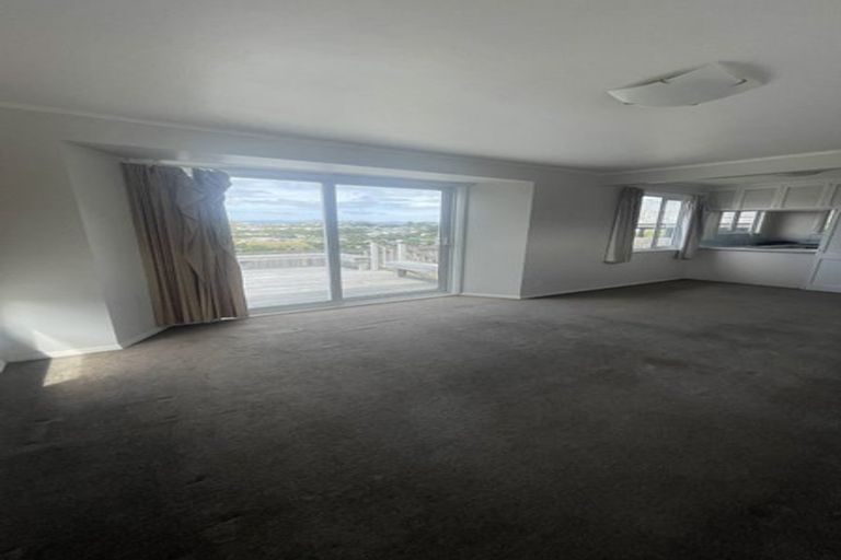 Photo of property in 12 Fitzpatrick Street, Newlands, Wellington, 6037