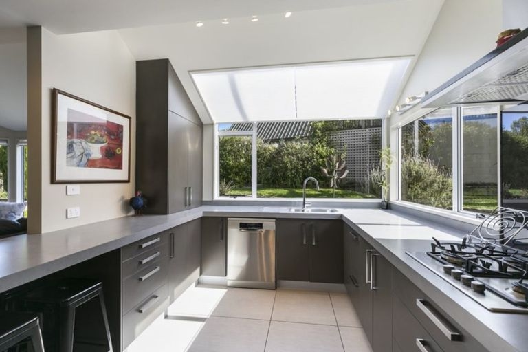 Photo of property in 19 Molyneux Close, Whitby, Porirua, 5024