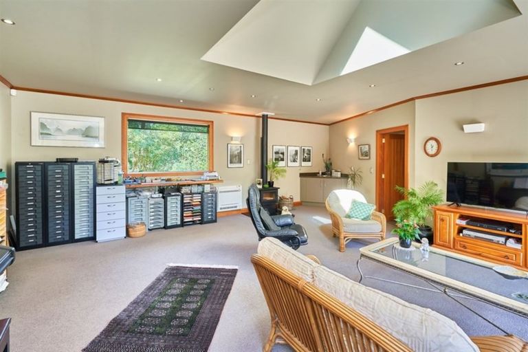 Photo of property in 355 Turitea Road, Turitea, Palmerston North, 4472