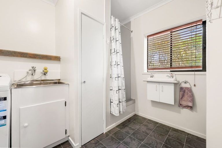 Photo of property in 19 Colenso Place, Otaki Beach, Otaki, 5512