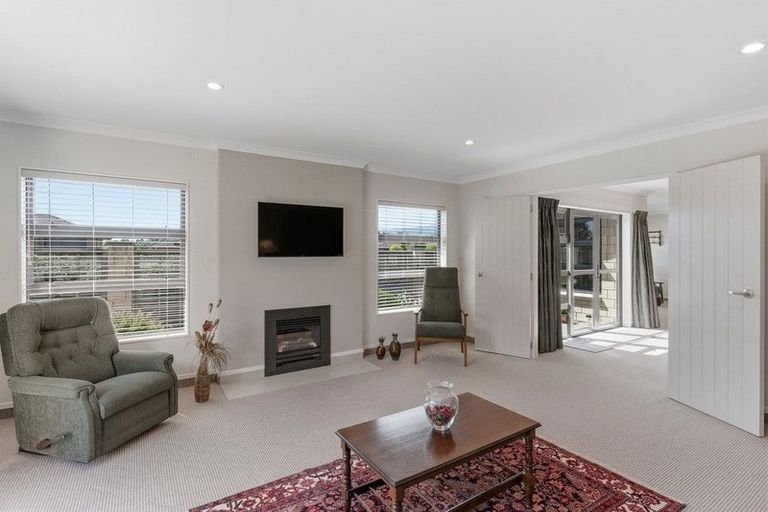 Photo of property in 2 Pearson Place, Paraparaumu, 5032