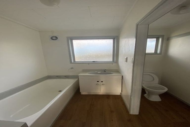 Photo of property in 29 Cockayne Crescent, Sunnynook, Auckland, 0620