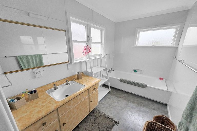 Photo of property in 16 Marlborough Street, Levin, 5510