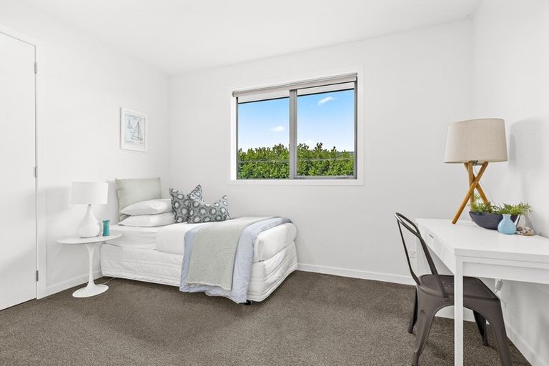 Photo of property in 17 Awanui Crescent, Matakana, Warkworth, 0985