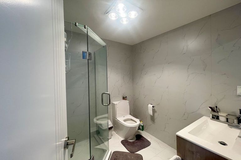 Photo of property in 1a Saint Oswalds Road, Greenlane, Auckland, 1061