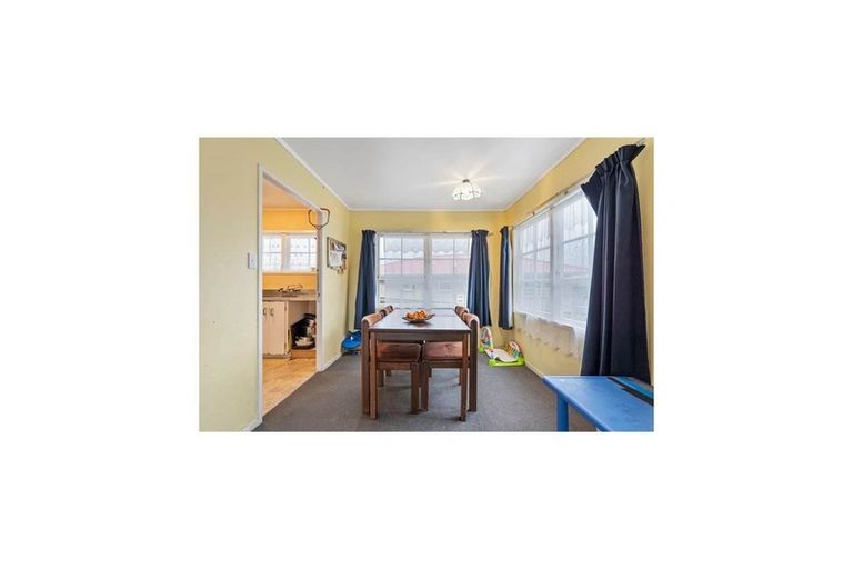 Photo of property in 1 Iris Place, Clendon Park, Auckland, 2103