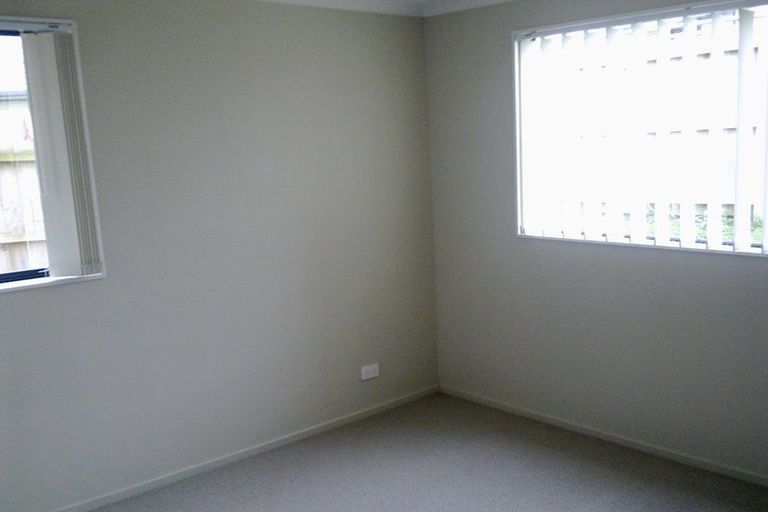 Photo of property in 8 Misty Valley Drive, Henderson, Auckland, 0612