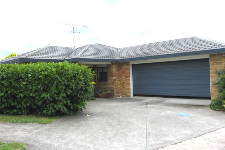 Photo of property in 16 Ranch Place, Pukekohe, 2120