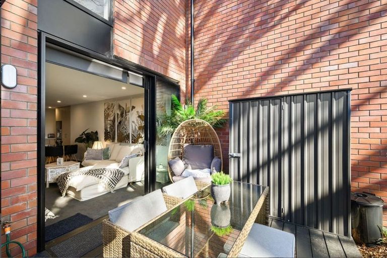 Photo of property in 2/66 Innes Road, St Albans, Christchurch, 8052