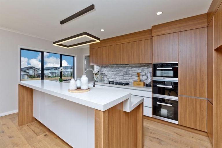 Photo of property in 49 Te Oneroa Way, Long Bay, Auckland, 0630