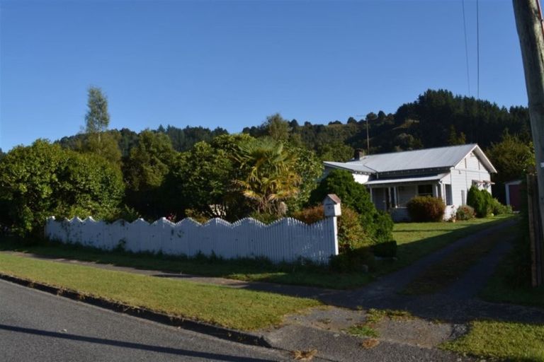 Photo of property in 18 Wackrow Street, Taumarunui, 3920