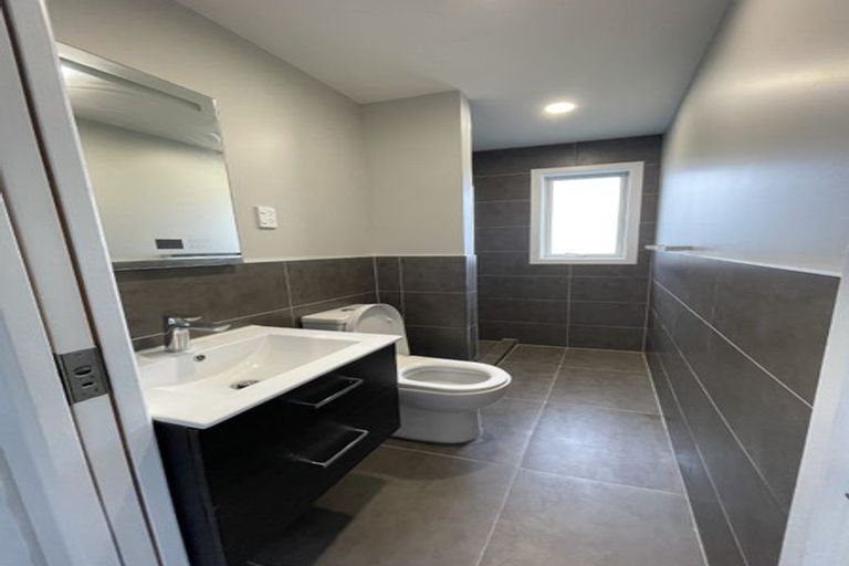 Photo of property in 32 Canal Road West, Waitakaruru, Ngatea, 3576