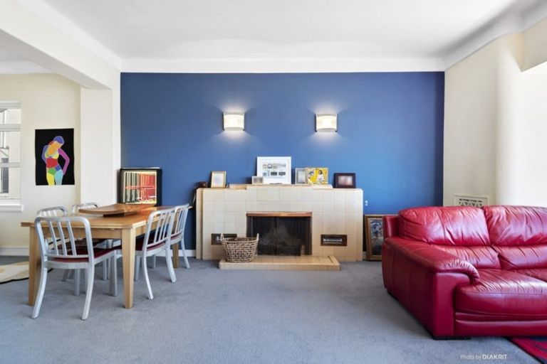 Photo of property in Anscombe Apartments, 212 Oriental Parade, Oriental Bay, Wellington, 6011