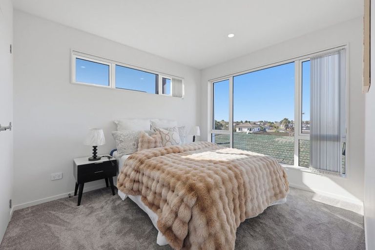 Photo of property in 33 Sorrel Crescent, Bucklands Beach, Auckland, 2012