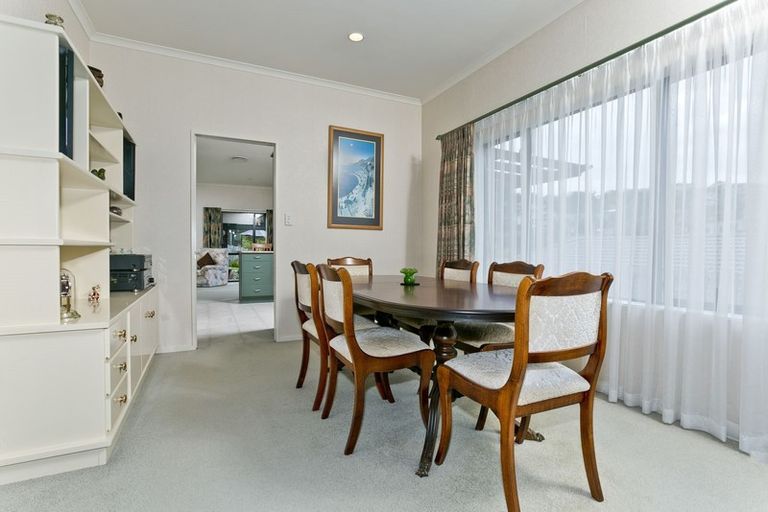 Photo of property in 7 Landvale Court, Browns Bay, Auckland, 0630