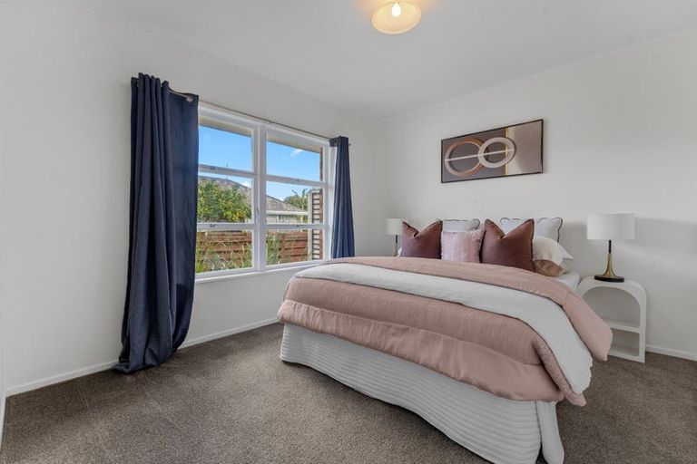 Photo of property in 2/24 Evelyn Place, Hillcrest, Auckland, 0627