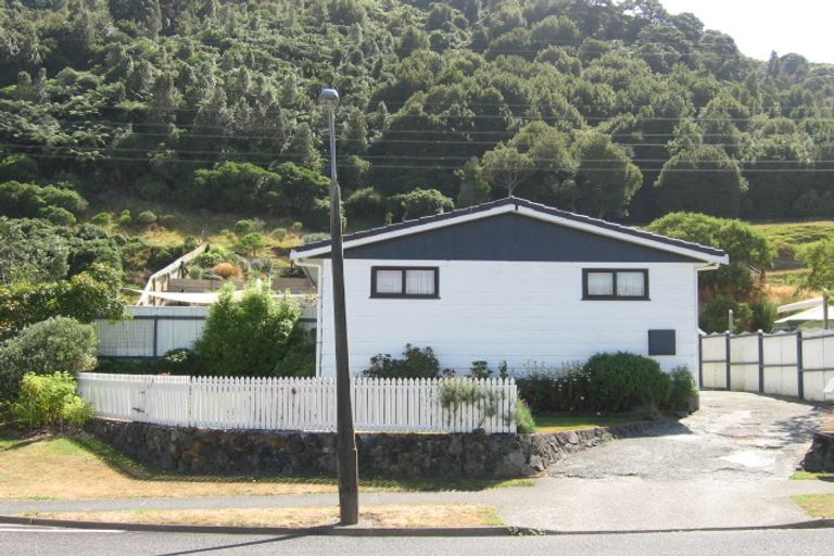 Photo of property in 39 Hartford Crescent, Totara Park, Upper Hutt, 5018