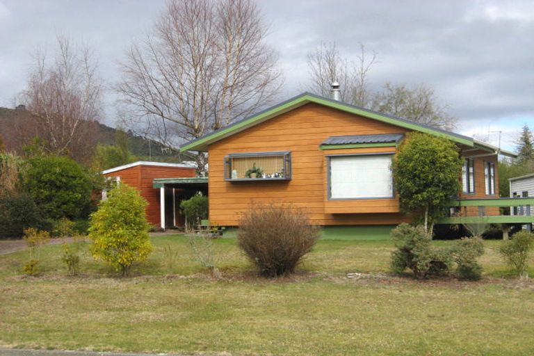 Photo of property in 15 Irwin Place, Kinloch, Taupo, 3377