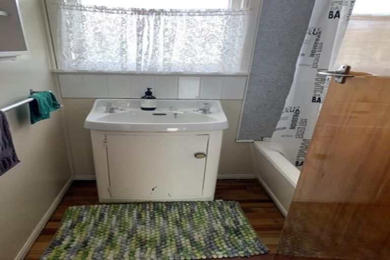 Photo of property in 6 Valentine Street, Papakura, 2110