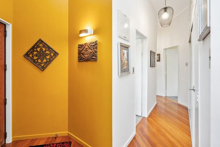 Photo of property in 66 Owhiwa Road, Parua Bay, Onerahi, 0192