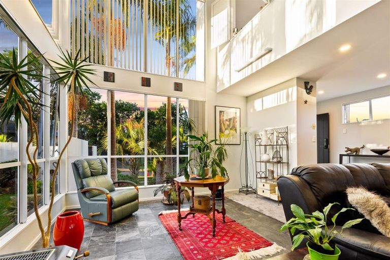 Photo of property in 6 Javelin Place, West Harbour, Auckland, 0618