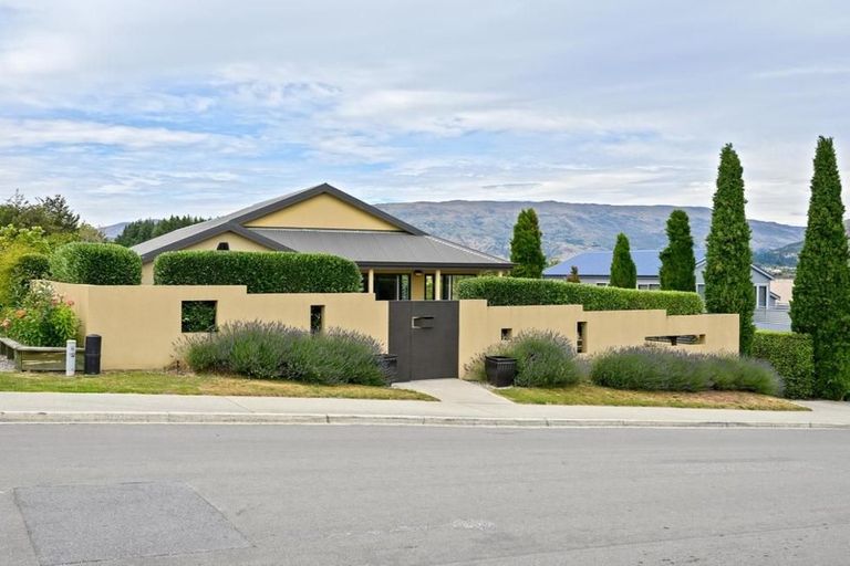 Photo of property in 7 Totara Terrace, Wanaka, 9305