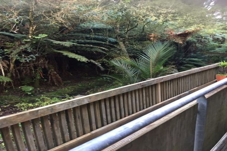 Photo of property in 2i/20 Ian Marwick Place, Birkenhead, Auckland, 0626