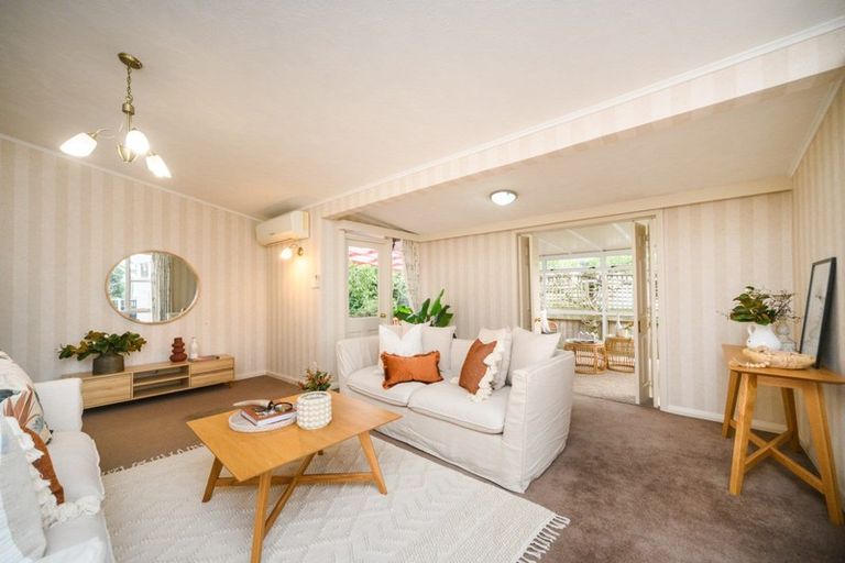 Photo of property in 22 Surrey Crescent, Hokowhitu, Palmerston North, 4410