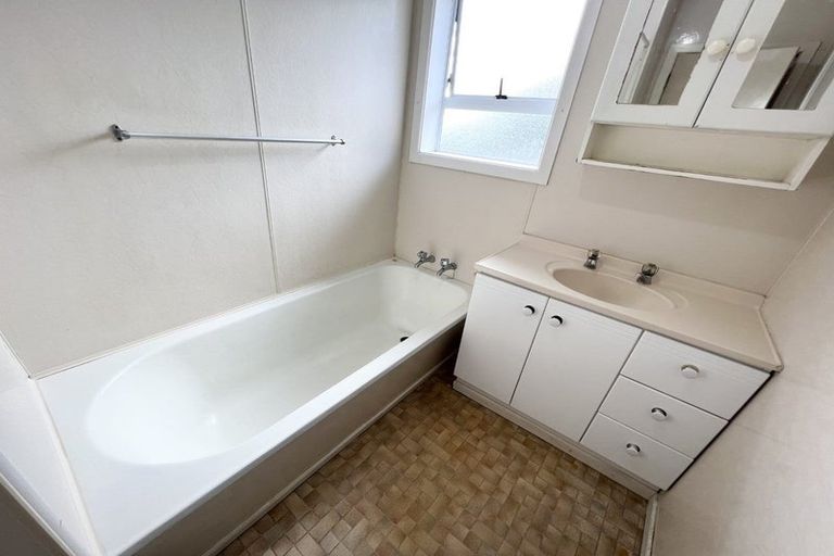 Photo of property in 25 Kaipatiki Road, Glenfield, Auckland, 0629