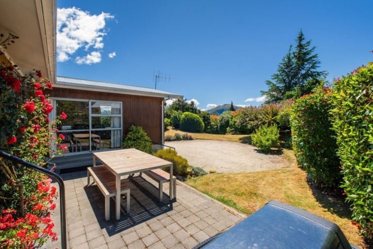 Photo of property in 4 Clematis Court, Wanaka, 9305